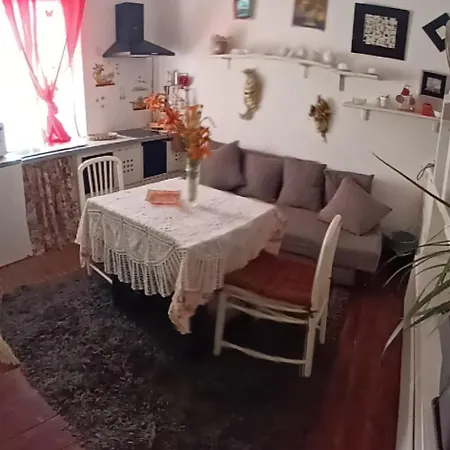 Casa In Mezzo Al *